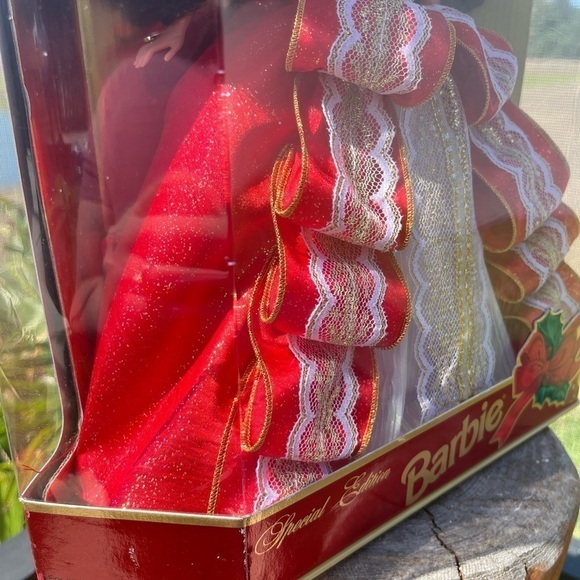 RARE- Barbie Misprint Happy Holidays 1997 Green/Blue Eyes - Picture 7 of 13